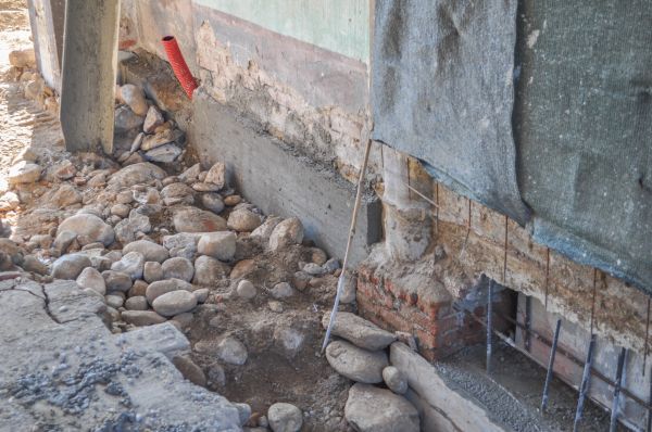 Structural Underpinning in Dacula